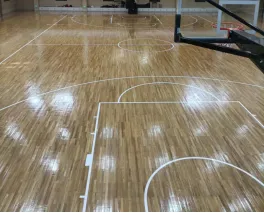 涂刷第二遍面漆